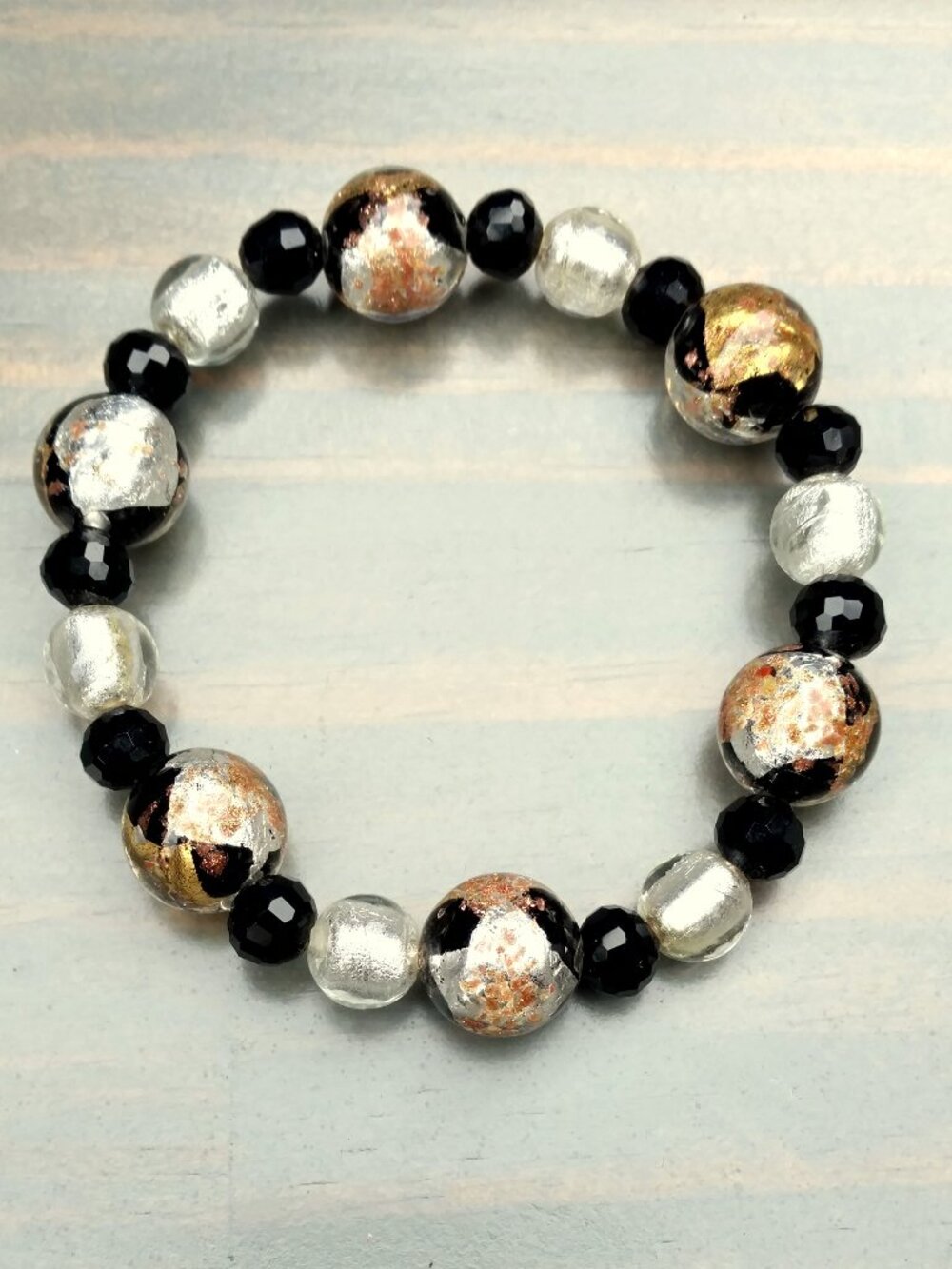 Glass and crystal stretch bracelet